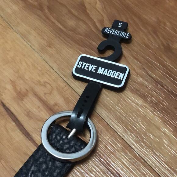 Steve Madden Black and White Reversible Belt Size Small - Picture 2 of 8
